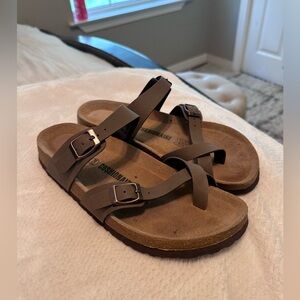 Cushionaire women’s brown sandals size 8 and 1/2 NEW